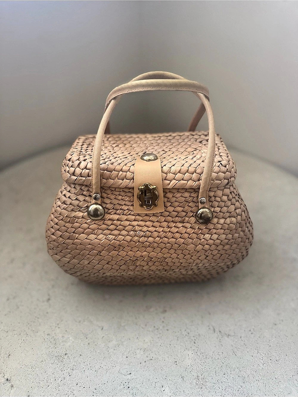 Vintage Woven Handbag in Tan